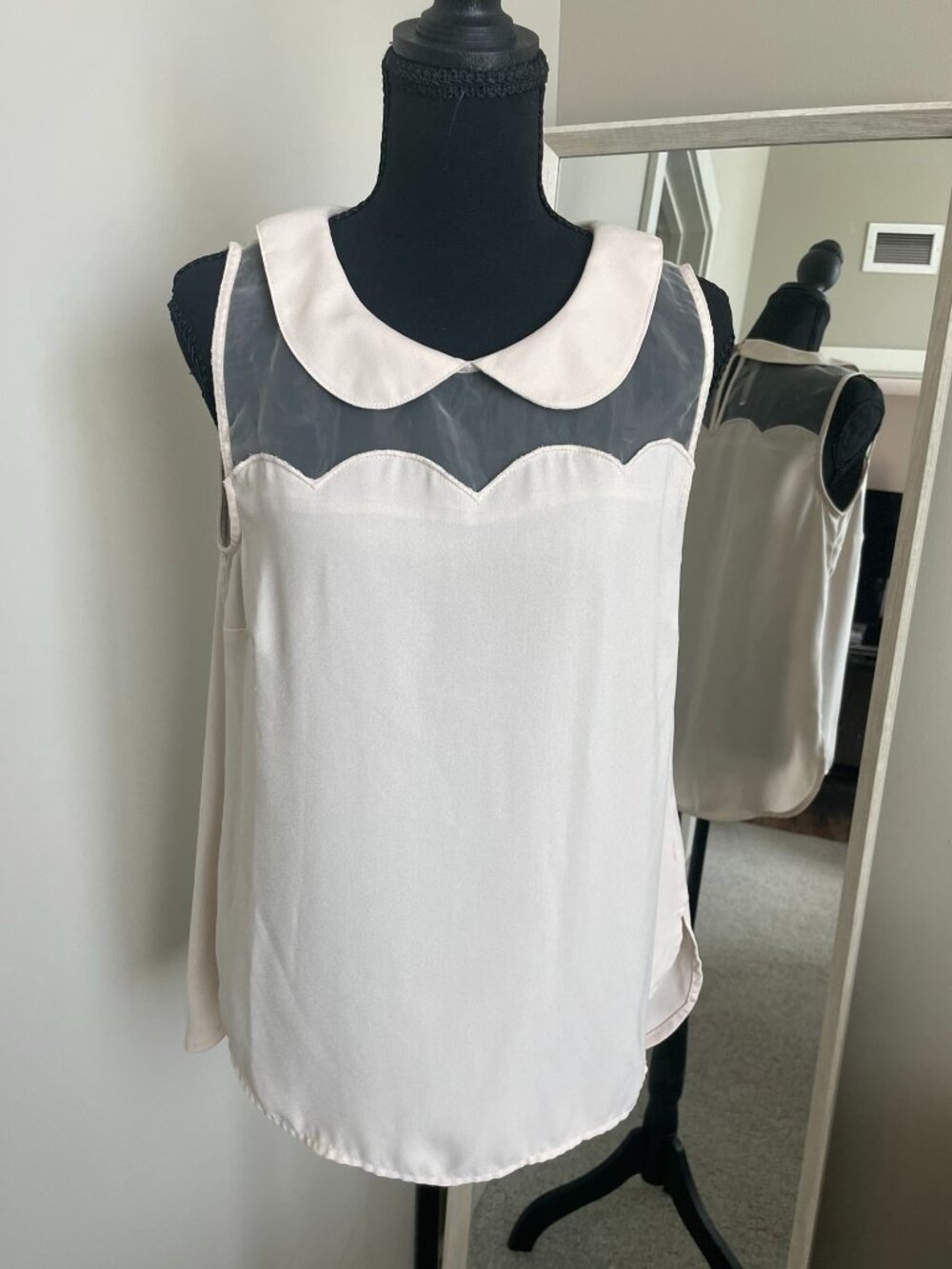 Laura Conrad Sheer Scalloped Sleeveless Blouse – Peter Pan Collar Cream Top
